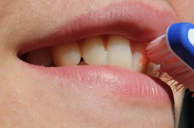 Miękka końcówka szczoteczki do zębów a nadwrażliwość
