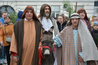 Inscenizacja wjazdu Chrystusa do Jerozolimy. Niedziela Palmowa w Piotrkowie