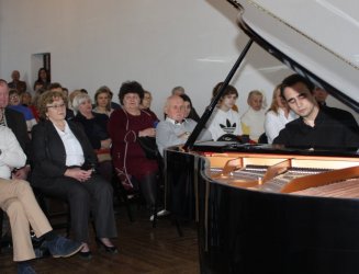 Wybitny pianista zagrał w piotrkowski Muzeum [FILM]