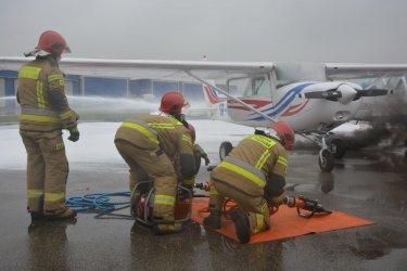 Wypadek na piotrkowskim lotnisku. Ćwiczenia służb ratunkowych