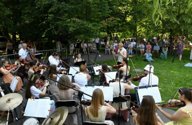 Orkiestra Kameralna zagra w parku