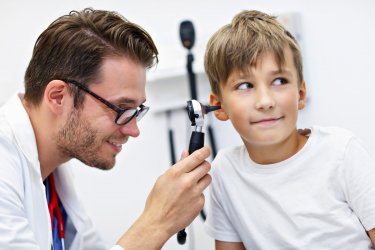 Czego objawem jest czerwone ucho u dziecka?