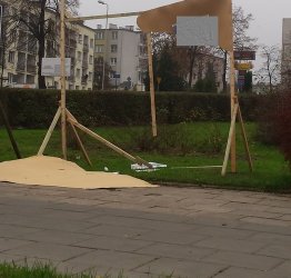 W Piotrkowie zniszczono tablice wyborcze