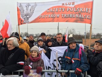 „To jest wsparcie dla PiS, Beaty Szydo i dla naszego prezydenta Andrzeja Dudy” - piotrkowianie w Strasburgu 