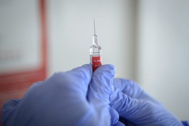Ekspert: w tym roku wszyscy powinnimy si zaszczepi przeciw grypie