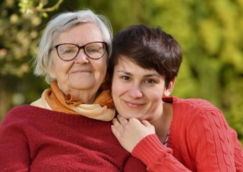 Jak zosta profesjonaln opiekunk osb starszych? Kwalifikacje, na ktre warto postawi!
