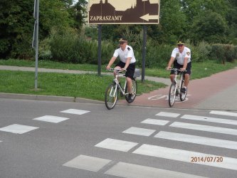 Stranicy miejscy na rowerach patroluj miasto