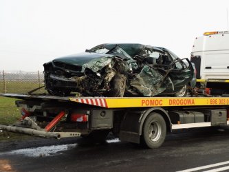 Wypadek w Srocku - kierowca walczy o ycie [ZDJCIA]