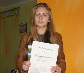 14-letnia bohaterka odbiera gratulacje