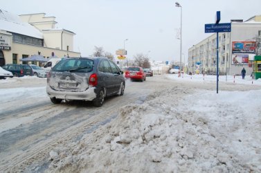 Warunki na drogach: Nadal jest niebezpiecznie