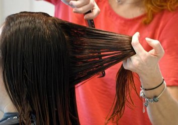 Otwarcie salonów fryzjerskich i usług kosmetycznych możliwe najwcześniej za dwa tygodnie