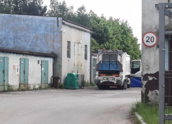 Radomsko: 63-letni mężczyzna zginął pod kołami śmieciarki