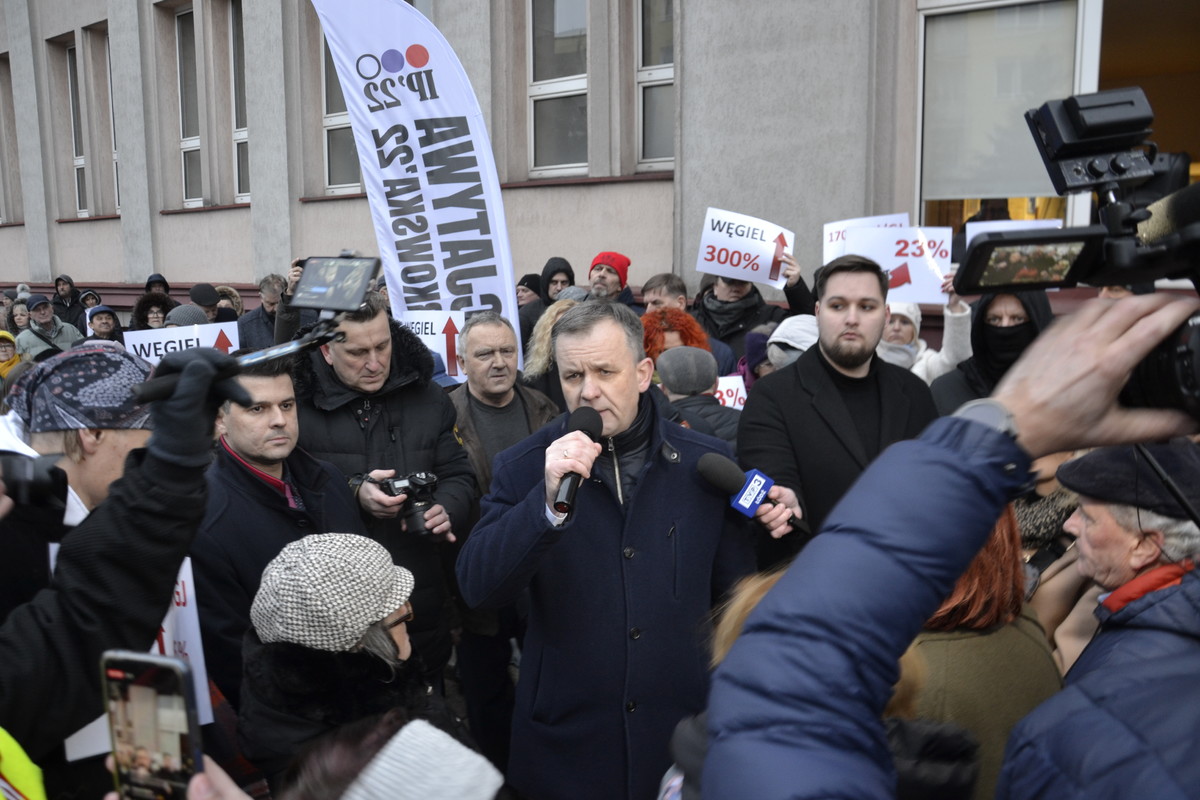 Galeria Mamy dość Protest mieszkańców pod Urzędem Miasta ZDJĘCIA