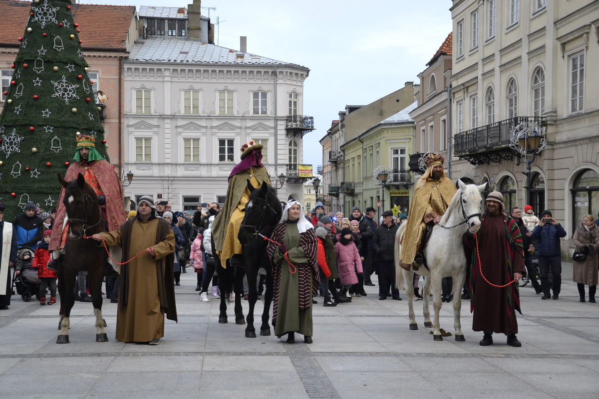 Galeria: Orszak Trzech Króli W Piotrkowie. Barwne Widowisko Na Starówce ...