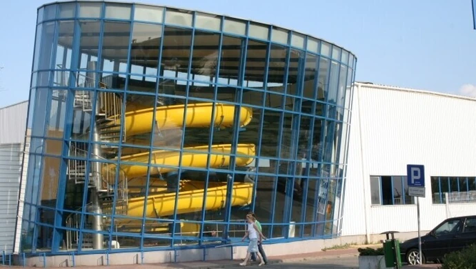 Pływalni przy Belzackiej grozi katastrofa budowlana?