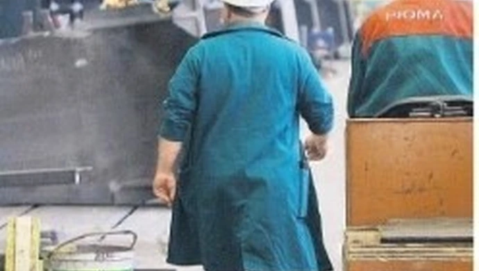 Dramat ludzi z fabryki, Pioma drży