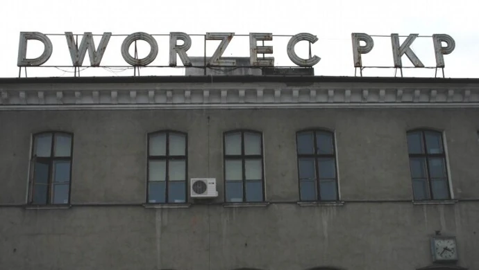 Raport NIK: Zły stan piotrkowskiego dworca PKP