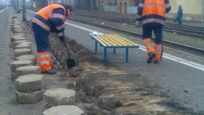 Piotrków: Wymiana oświetlenia na dworcu PKP