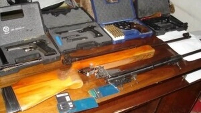 Rozbito gang handlujący bronią i narkotykami