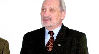 Macierewicz: Rząd niedoszacował strat