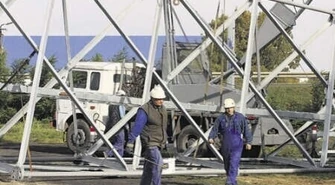 Stawiają maszt, a sąsiad mówił, że buduje... staw