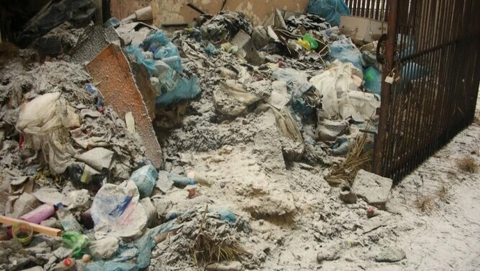 Piotrków: Dzikie wysypisko w centrum miasta