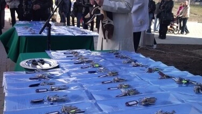 Piotrków: Otrzymali klucze do nowego mieszkania