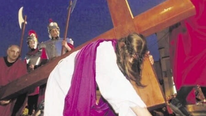 Piotrków: Wierni podążyli za krzyżem 