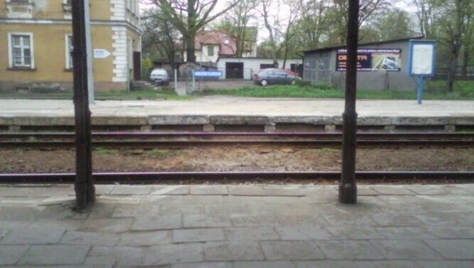 Na peron  tylko po kładce