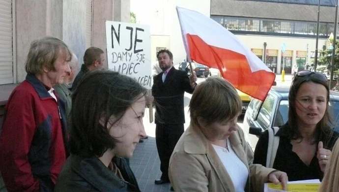 Mieszkańcy Brzeźnickiej poszli pod Urząd