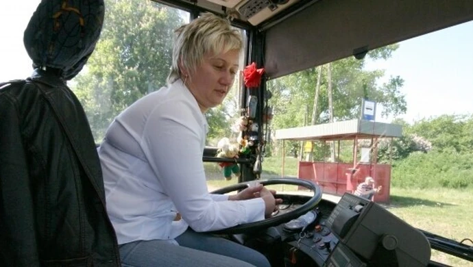 Piotrków: Kobieta za kółkiem w "emzetkach"