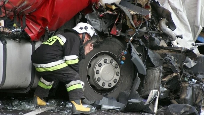 Trzy osoby ranne w wypadku na Korytnicy