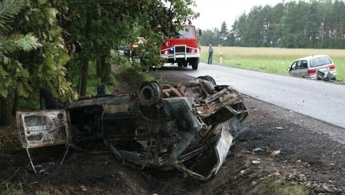 pow. tomaszowski: 3 osoby ranne w wypadku