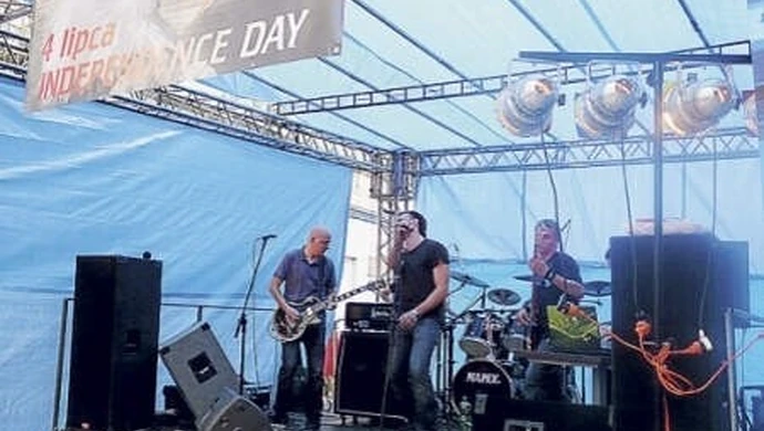 Starówka: koncerty i toalety na klatkach