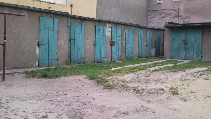 Piotrków: Groził, że zabije dzieci siekierą