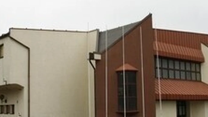 Dach hali był od dawna dziurawy