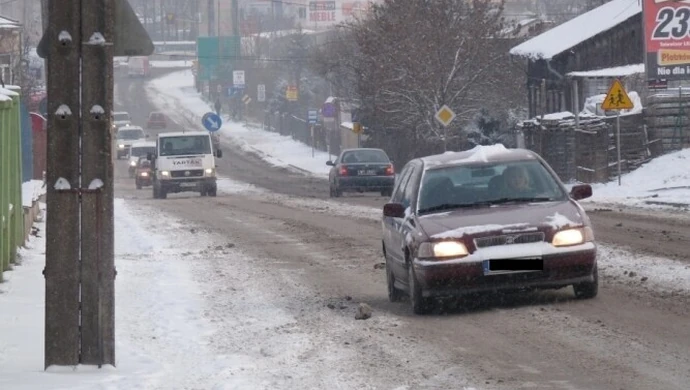 Piotrków: Ulice odśnieżają trzy pługo-piaskarki