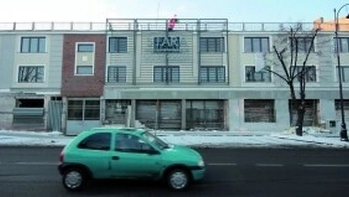 Sklepy i basen w starej octowni