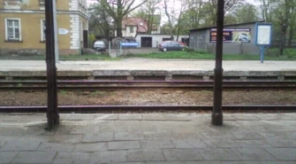 Na peron  tylko po kładce