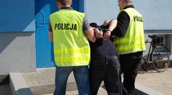 Chciał utopić policjanta, grozi mu dożywocie