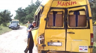 TIR uderzył w minibus. 13 osób poszkodowanych