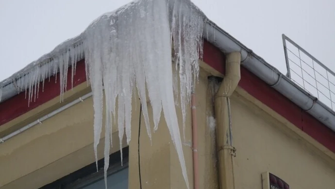 Strażacy walczą nie z ogniem, a z... lodem