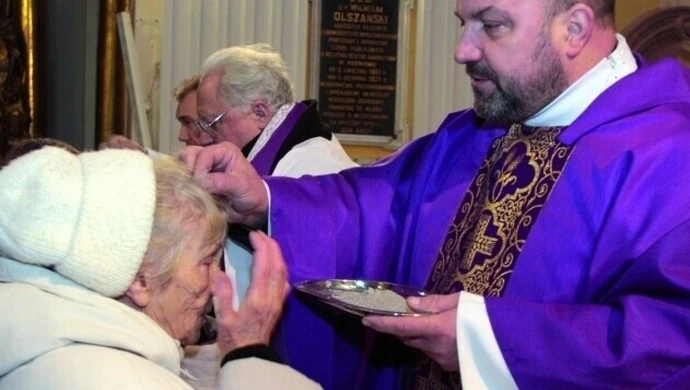 W kościołach posypali głowy popiołem