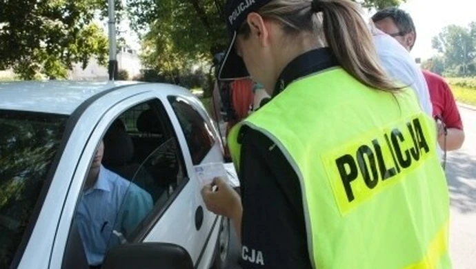 Biją, płaczą i uciekają...