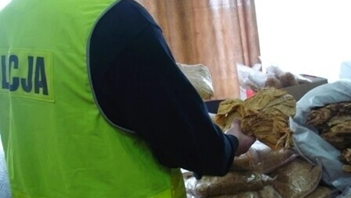 Piotrkowianin sprzedawał tytoń przez Internet