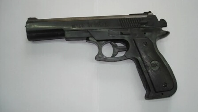 Piotrków: Na zakupy z atrapą broni