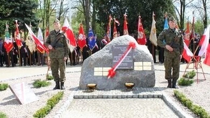 Region: Zelów w hołdzie ofiarom Katynia