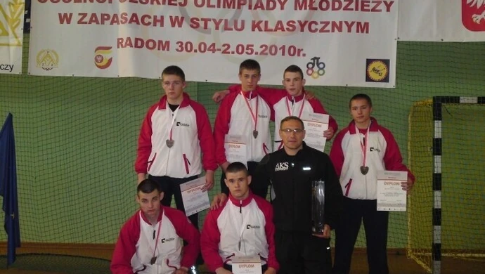 Triumf młodych zapaśników AKS