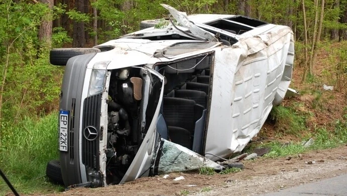 Ręczno: Dziewięć osób rannych w wypadku
