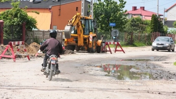Piotrków: Trwa remont Karolinowskiej